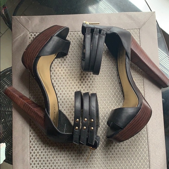 Bebe - Picture 3 of 7